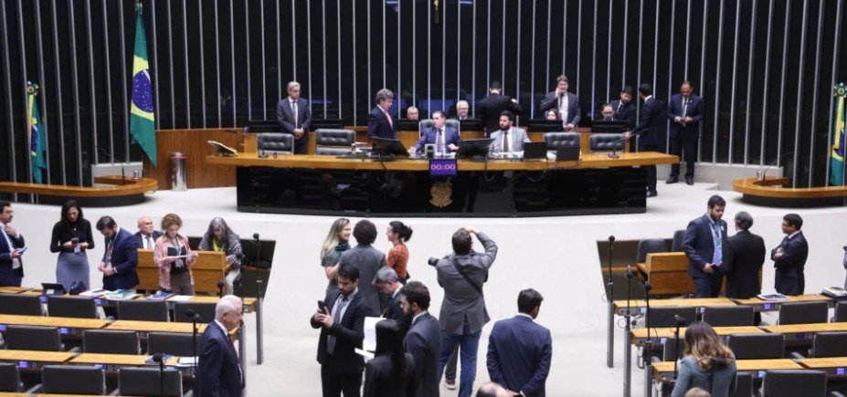 Câmara aprova texto-base da MP que acaba com taxa das blusinhas