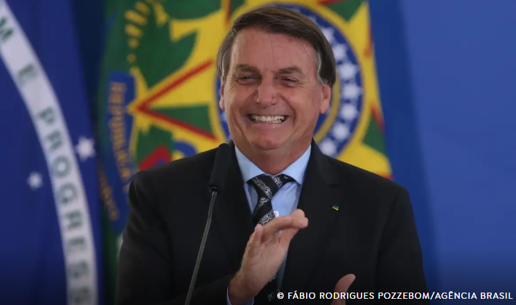 Uso de santinhos com imagens de Jair Bolsonaro é liberado pelo TSE