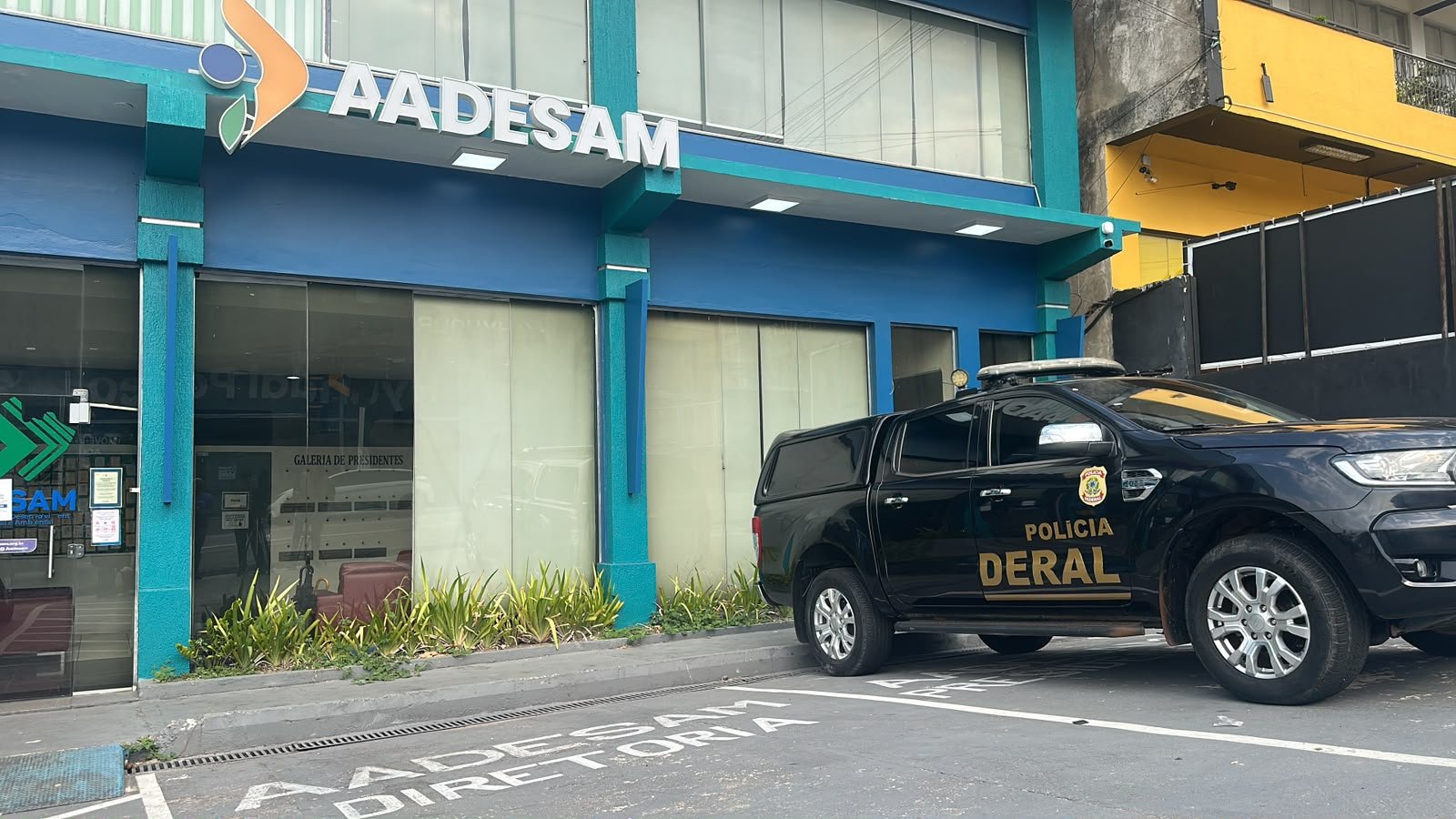 PF apreende documentos e equipamentos na AADESAM durante Operação Combustão