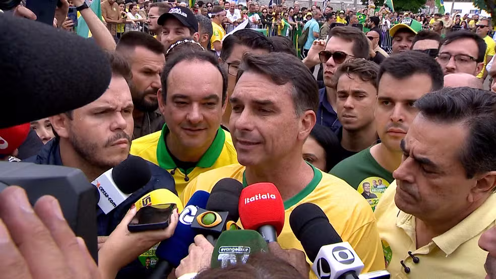 Flávio reage à operação da PF e acusa Dino de interferência nas eleições