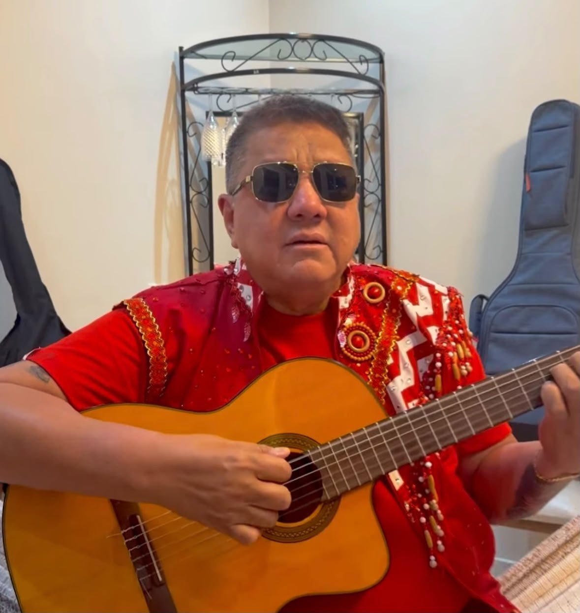David Assayag é homenageado por escola de samba paulista