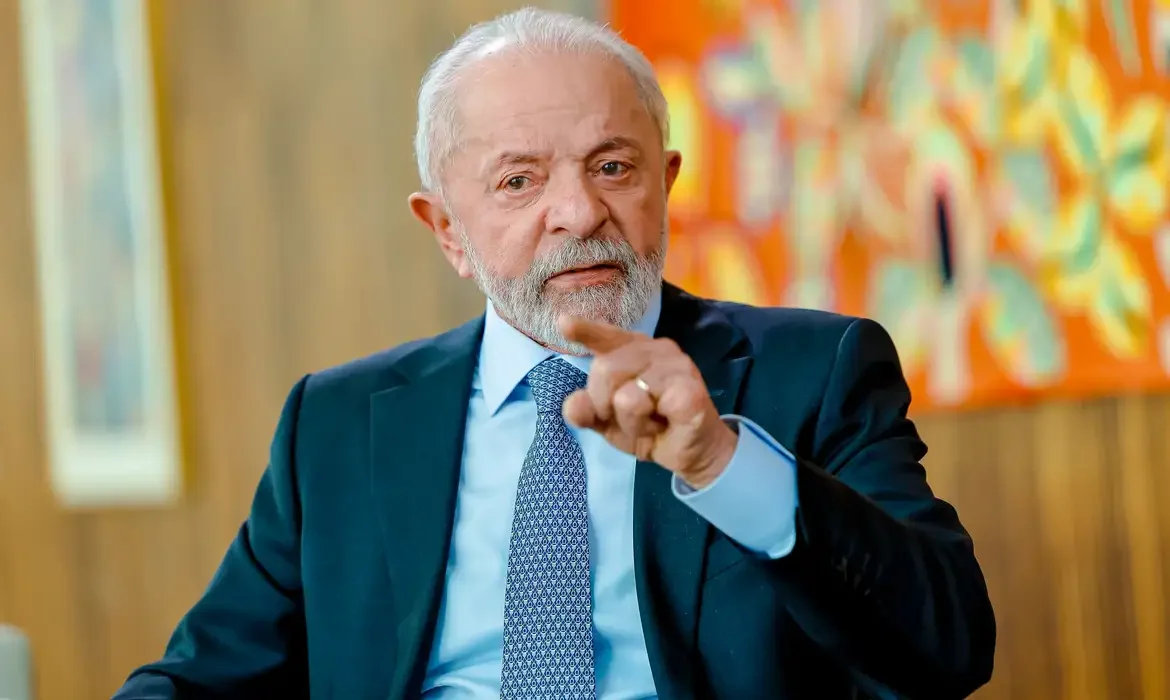 Decisão de Mendonça acende alerta na PF e preocupa governo Lula