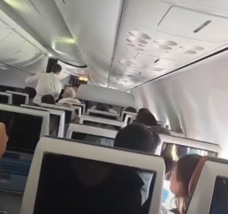 Vídeo: Passageiros relatam pânico após avião despencar 5,3 mil metros durante ataque a piloto