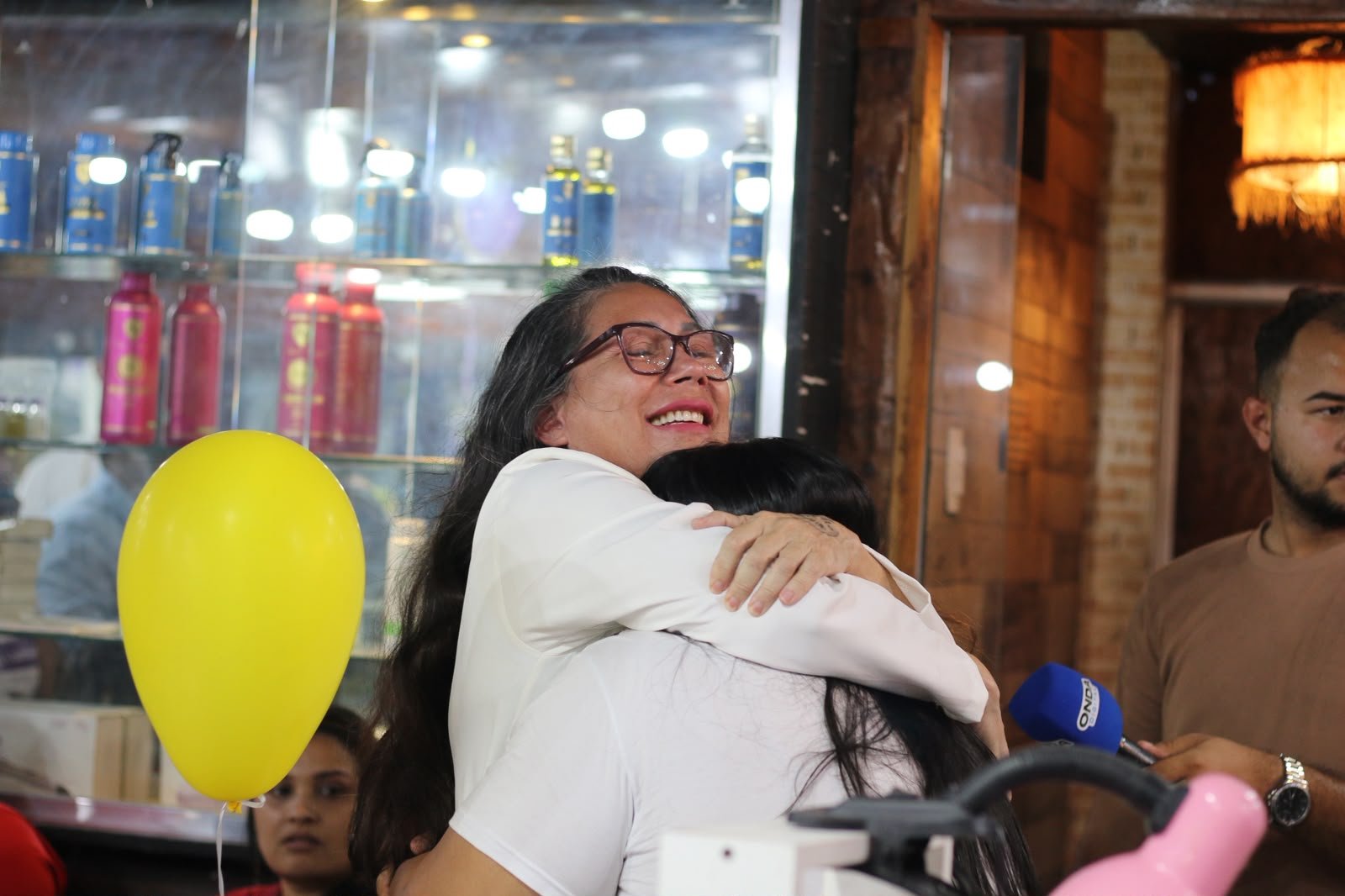 “Todo mundo vai saber”: Cleusimar celebra liberdade e promete revelar detalhes sobre caso Djidja
