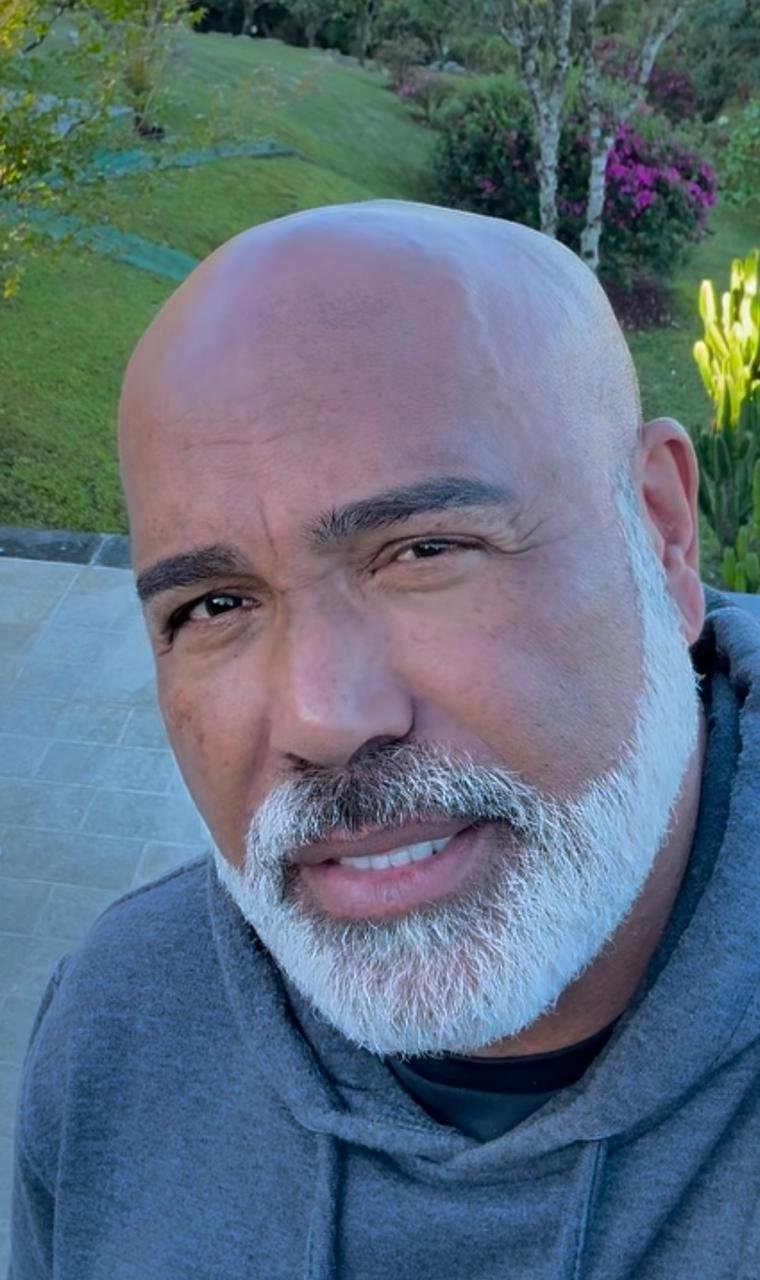 Corpo do cantor Rick é velado em cerimônia fechada
