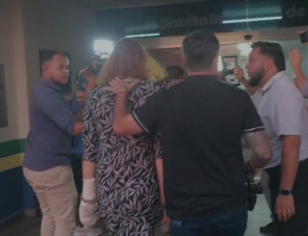 Sem olhos e orelhas; idoso está em estado grave após ataque de enteada trans em Manaus