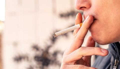 Cigarro aumenta risco de câncer de boca e pode causar sinais silenciosos