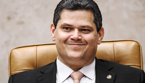Alcolumbre acena com impeachment cruzado de Moraes e Mendonça no Senado