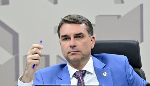 Flávio Bolsonaro: Espero que STF não tente nenhuma 'gracinha' para cima de mim