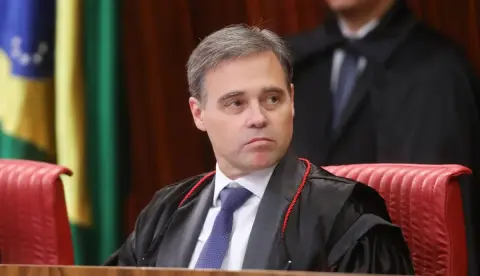 Mendonça cita Moraes para justificar afastamento de chefes da PF