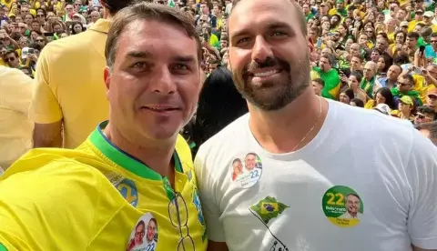 Caso ‘Dark Horse’: PF investiga reunião de irmãos Bolsonaro com Vorcaro