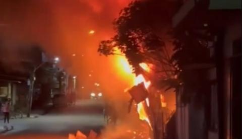 Incêndio de grandes proporções atinge imóvel na Zona Sul do Recife