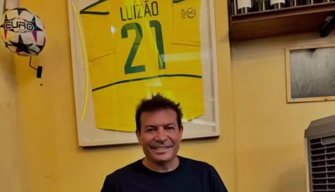 Ex-atacante da Seleção, Luizão, é acusado de agredir namorada por ciúmes em SP