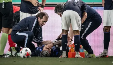 Arrascaeta tem fratura confirmada após amistoso e terá que fazer cirurgia