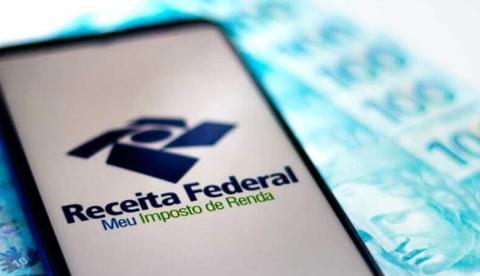Receita Federal alerta para golpe que usa chatbot de inteligência artificial no WhatsApp para cobrar dívida falsa via Pix