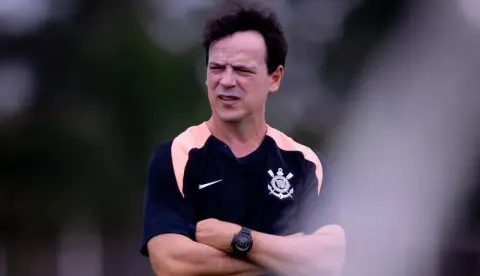 Corinthians chega à Argentina com sete desfalques para enfrentar o Estudiantes