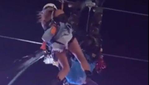 Mulher fica presa em tirolesa após fitas serem lançadas durante show no Palco Mundo