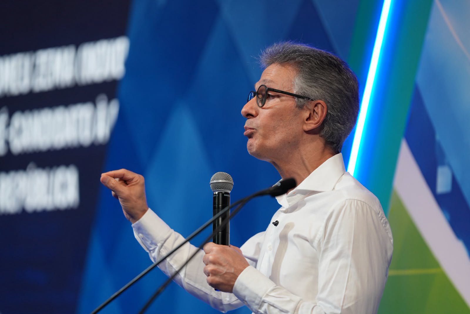 Zema afirma que Senado está 'acovardado' diante de crise no STF