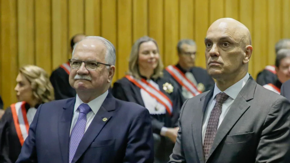 Fachin afirma que 'nenhuma autoridade está acima da Constituição' em meio à crise no STF