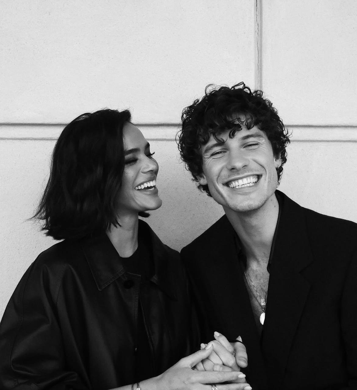 Bruna Marquezine posta foto aos beijos com Shawn Mendes em Milão