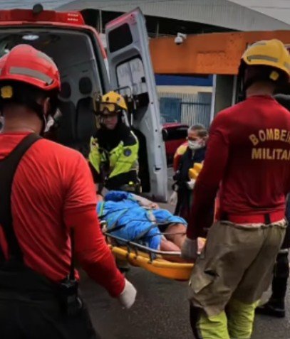 Homem com ferimentos graves nos olhos é encontrado sobre telhado de casa na Praça 14