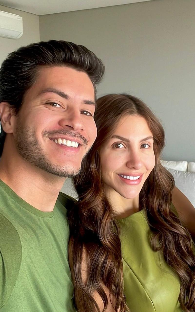 Arthur Aguiar e esposa criticam exposição após notícias sobre dívidas