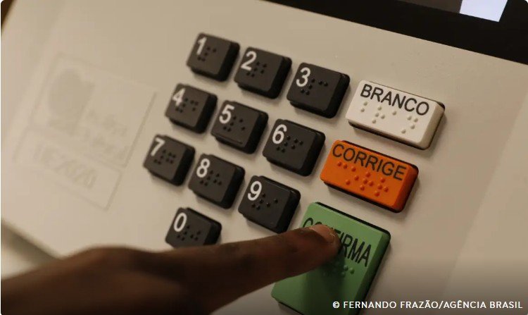 TSE disponibiliza simulador de votação para eleitores treinarem na urna eletrônica