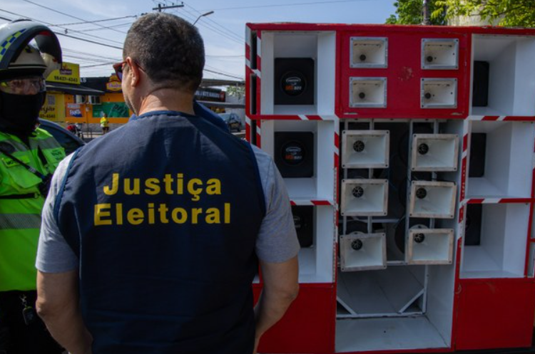 TRE-AM fiscaliza propaganda irregular e desobstrui vias em Manaus
