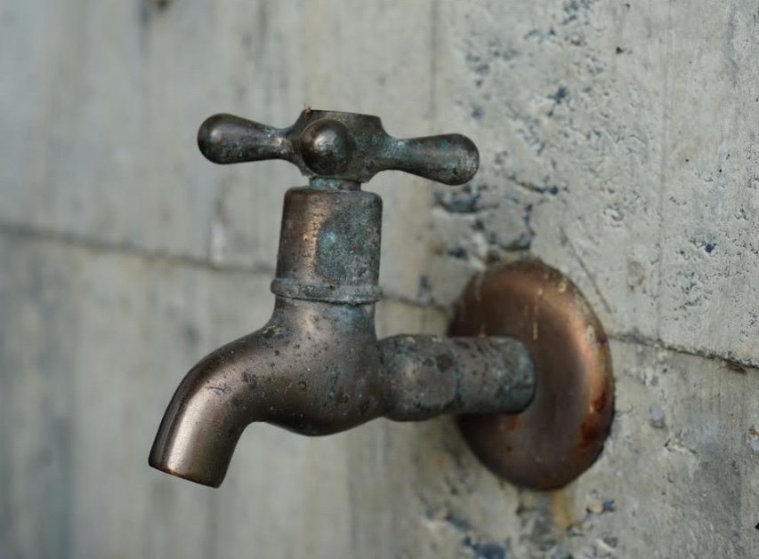 Prefeitura dá 24 horas para Águas de Manaus explicar desabastecimento prolongado na Zona Sul