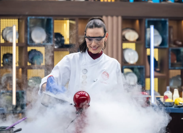 Jéssica Cechella vence 13ª temporada do MasterChef Brasil