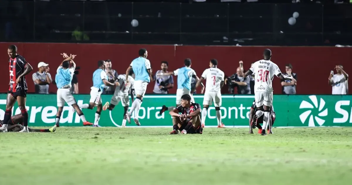 Vasco vence Vitória por 2 a 0 no Barradão e avança na Copa do Brasil
