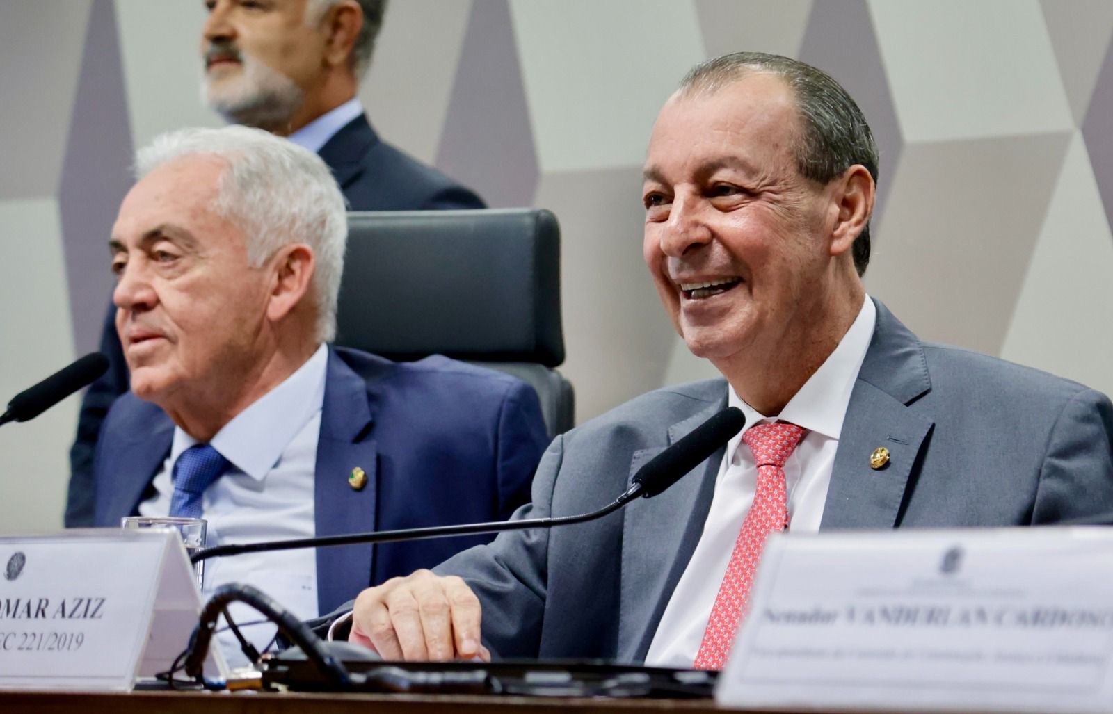 CCJ do Senado aprova parecer de Omar Aziz sobre o fim da escala 6x1 e semana de 40 horas