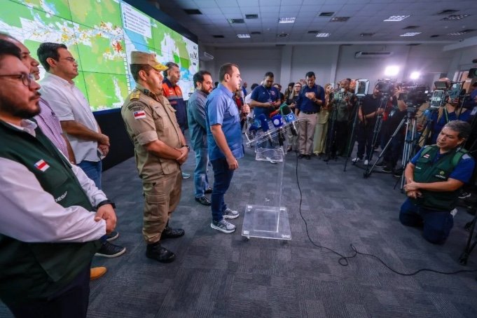 Governador do Amazonas alerta para fumaça em Manaus e diz que estado combateu mais de 3 mil incêndios em 2026