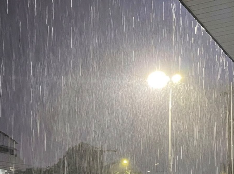 Temporal com raios e trovões atinge Manaus na noite desta quarta-feira; vídeo