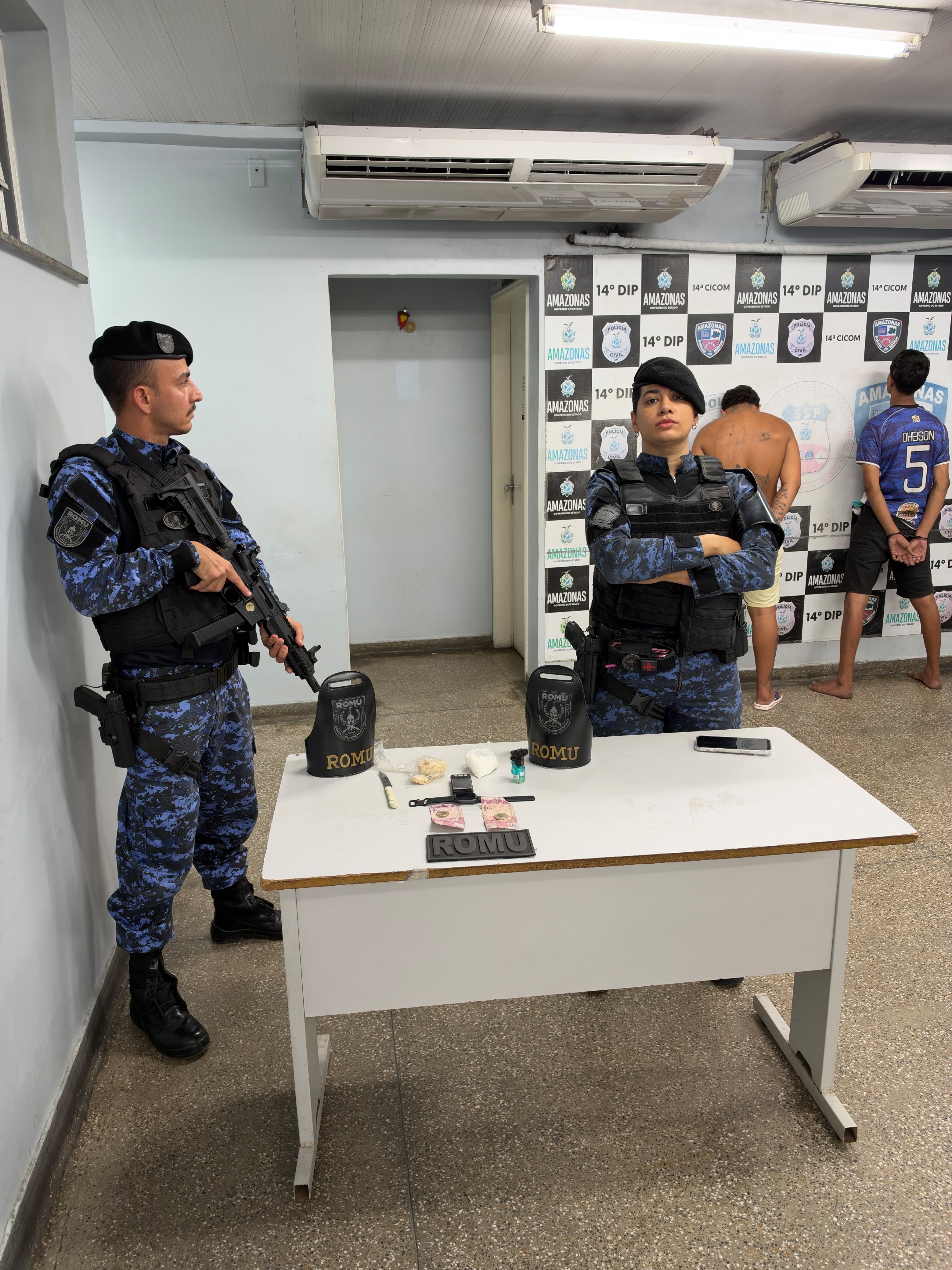 Dupla é presa após intimidar moradores e ser pega traficando no Parque Amazonino Mendes