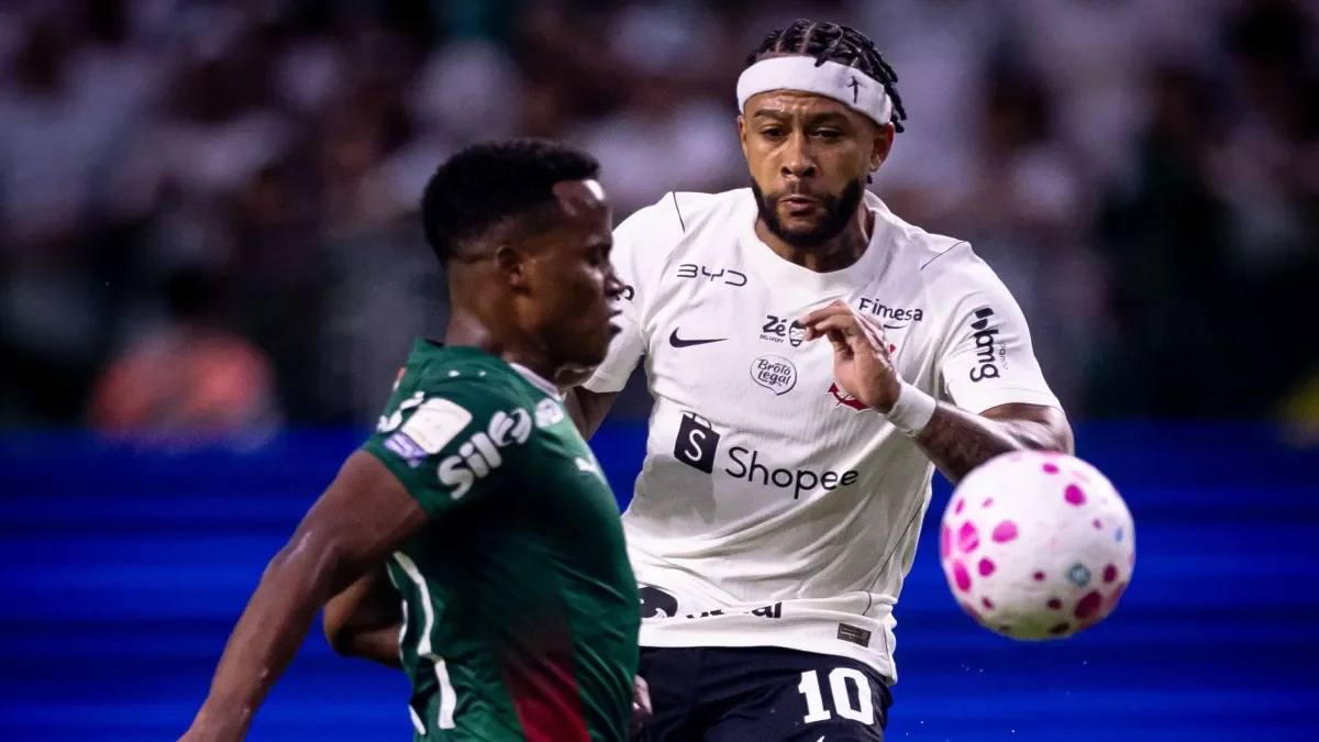 Corinthians enfrenta o Vitória sem Memphis Depay após suspensão