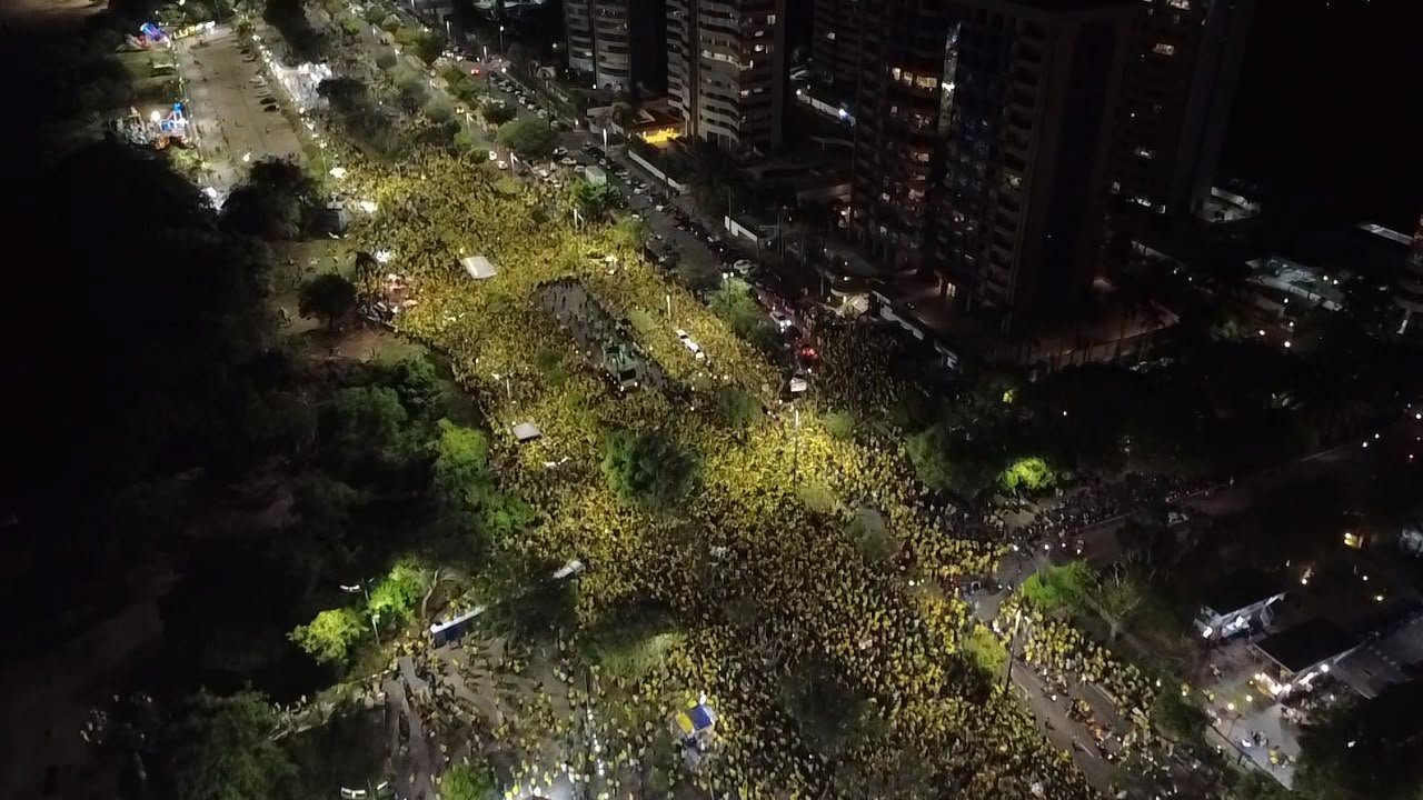 Imagens aéreas mostram Ponta Negra lotada de apoiadores de Flávio Bolsonaro