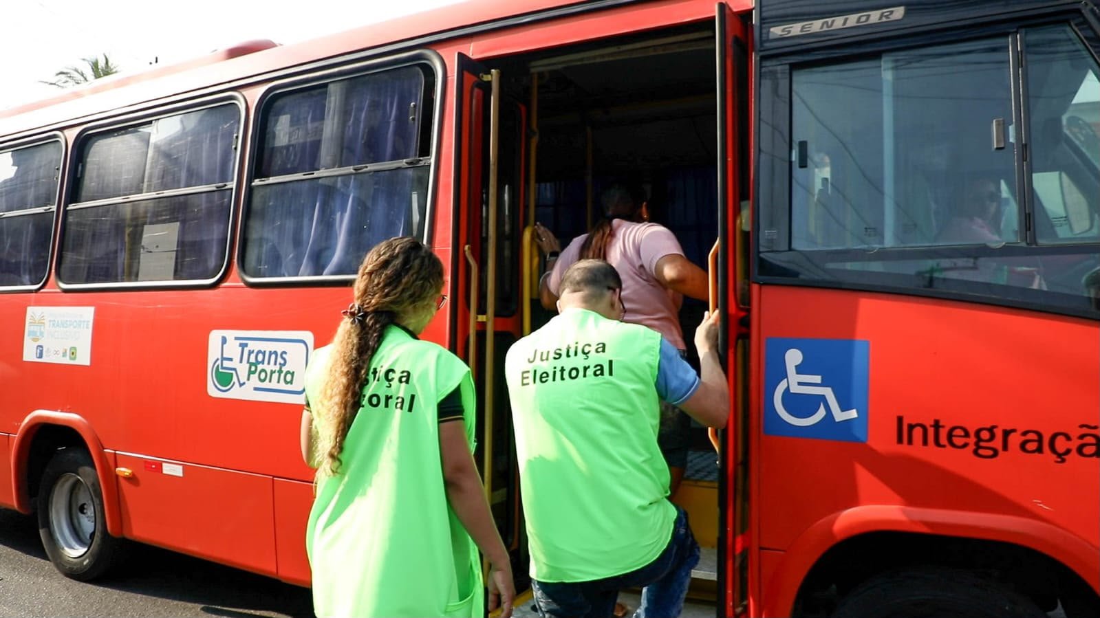 TRE-AM prevê uso de barcos e veículos para transportar eleitores no 2º turno