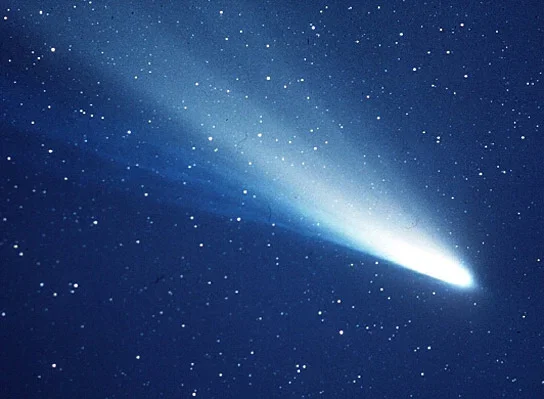 Pedaços do famoso cometa Halley vão cruzar o céu do Brasil; saiba como observar