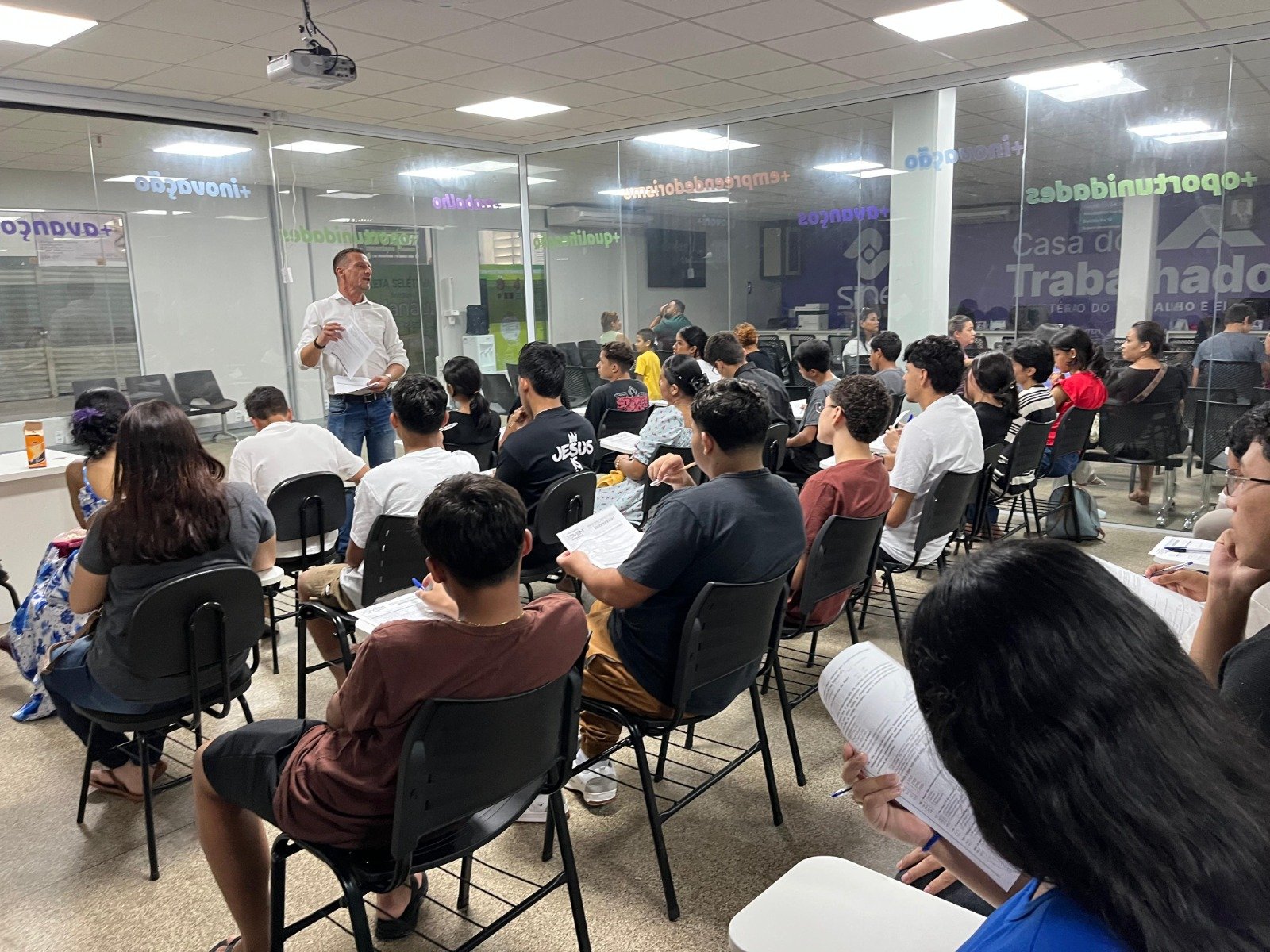 Prefeitura de Manaus abre 80 vagas em curso gratuito de atendimento ao cliente
