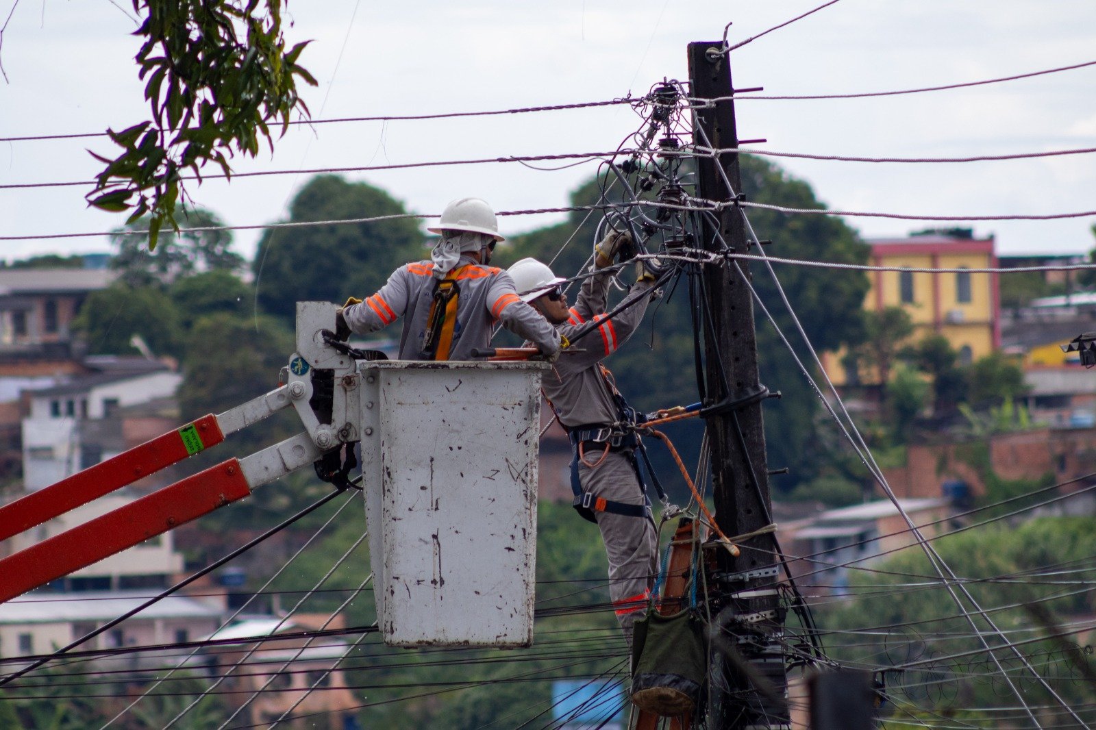 Âmbar Energia realiza serviços programados para melhorar a rede elétrica de Manaus