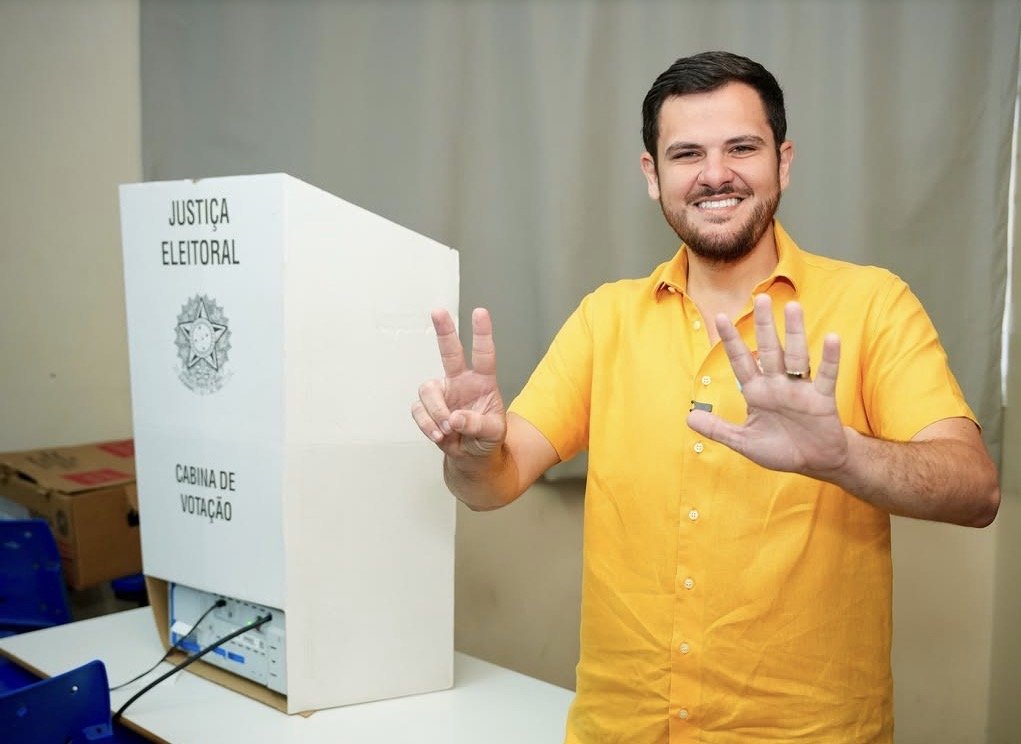 Prefeito Renato Junior vota na capital e destaca otimismo para as urnas