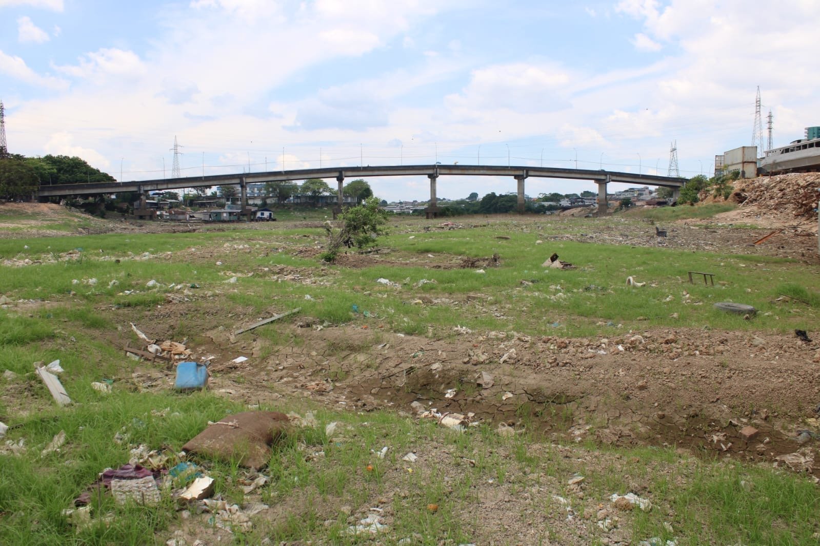 Vazante do Rio Negro desacelera em Manaus, mas cota fica abaixo de 2025