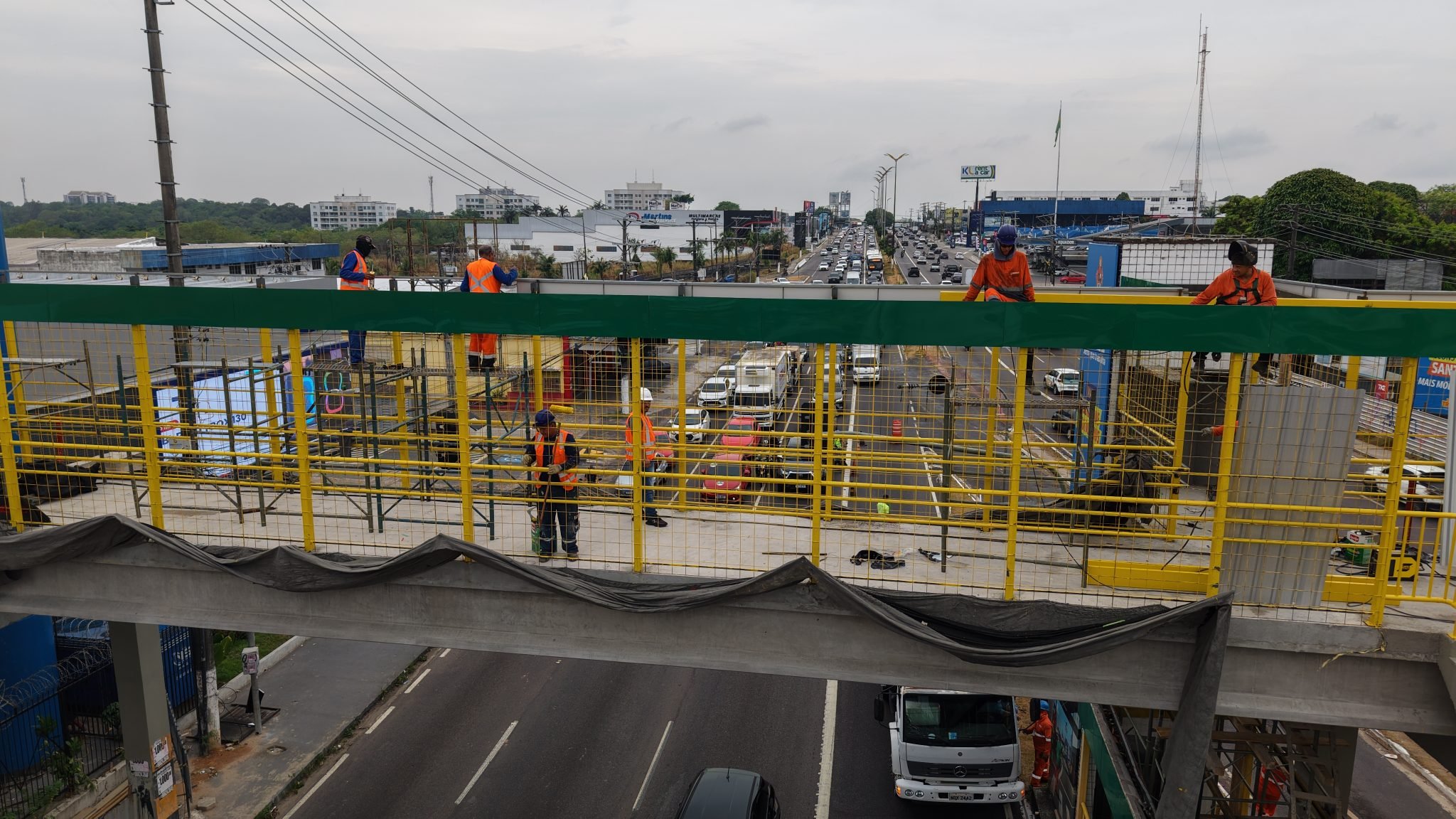 Nova passarela da Torquato Tapajós passa por vistoria nesta sexta em Manaus