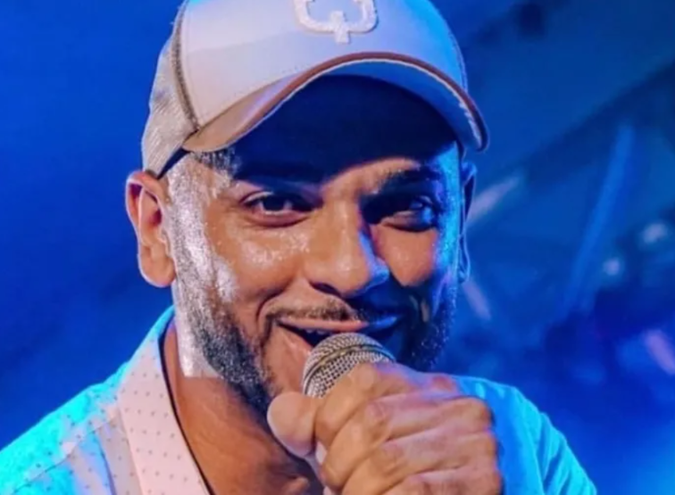 Com leucemia, cantor Eduardo volta a ser internado em Goiânia