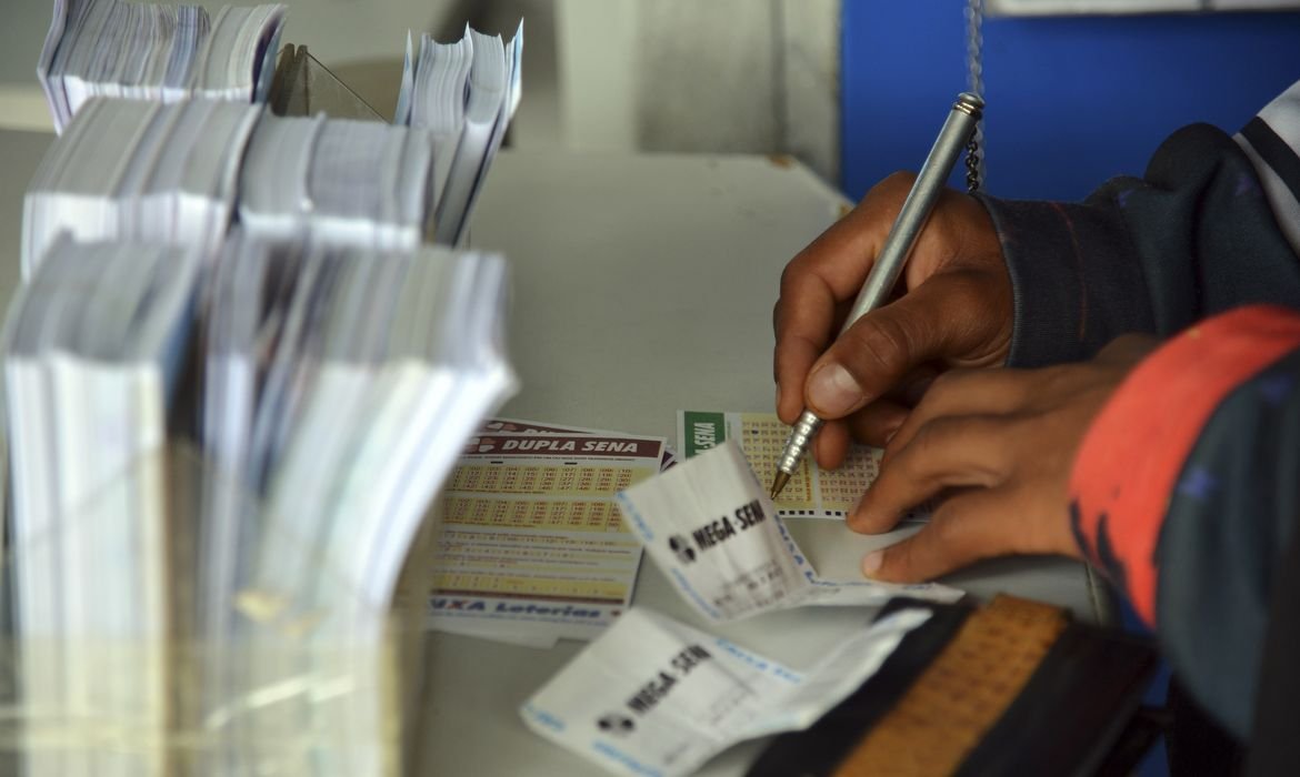 Mega-Sena acumula e pode pagar R$ 75 milhões nesta quinta-feira