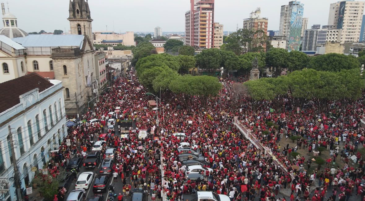 “Vira Vira Lula”: vídeo mostra multidão em ato no Centro de Manaus
