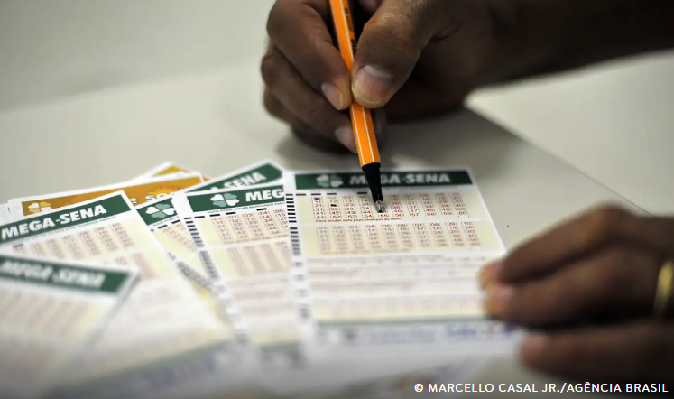 Mega-Sena acumula e chega a R$ 170 milhões; confira as dezenas sorteadas