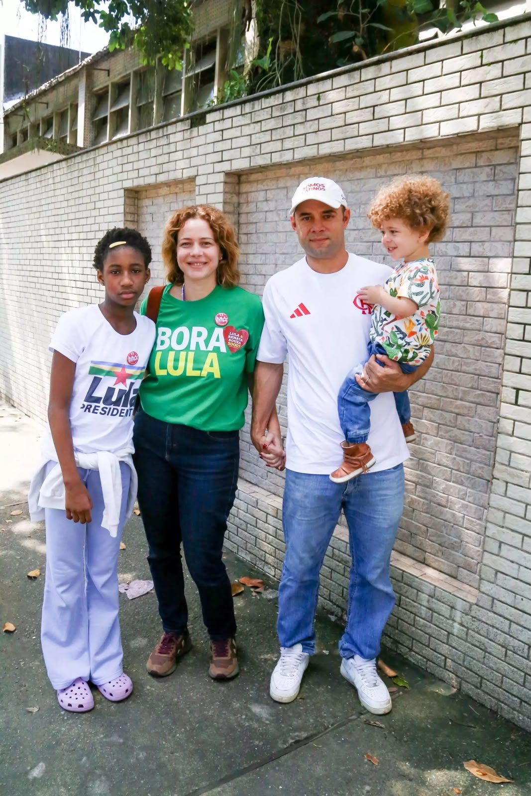 Famosos vão às urnas no primeiro turno das eleições