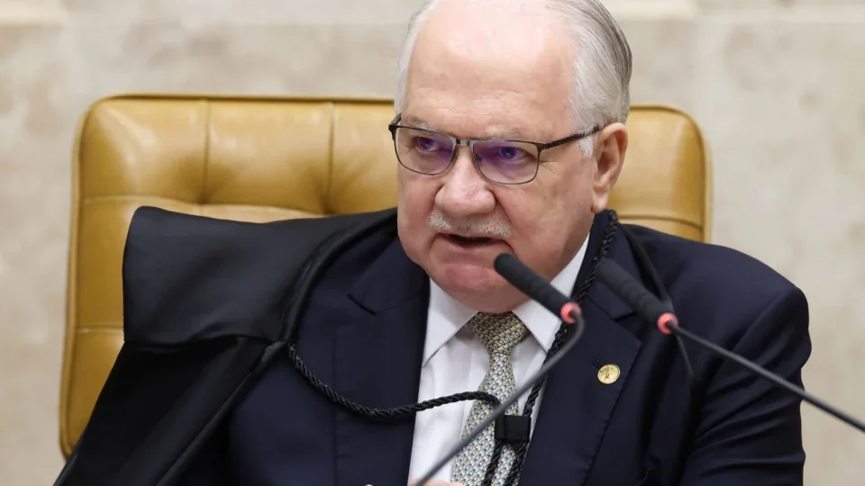 Pedido de revisão de Bolsonaro deve ser levado ao plenário, indica Fachin